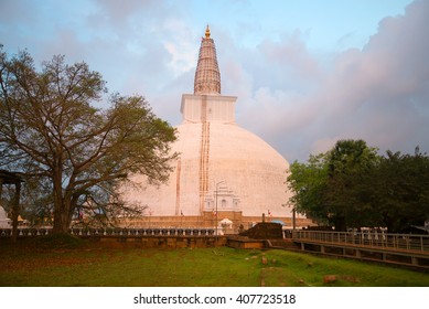 Ancient Dagobah Ruvanvelisaya In The Rays Of The Setting Sun . Anuradhapura , Sri Lanka