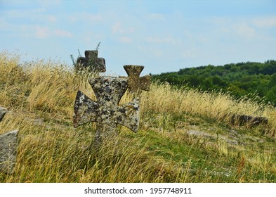 Ancient Kozak Cemetery With Tombs And Stone Crosses Of Unknown Warrior Heroes Of Bohdan Khmelnytsky Rebellion. Traditional Coquina Stone Tombs And Crosses With Carved Dates