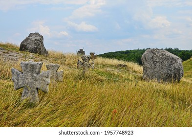 Ancient Kozak Cemetery With Tombs And Stone Crosses Of Unknown Warrior Heroes Of Bohdan Khmelnytsky Rebellion. Traditional Coquina Stone Tombs And Crosses With Carved Dates