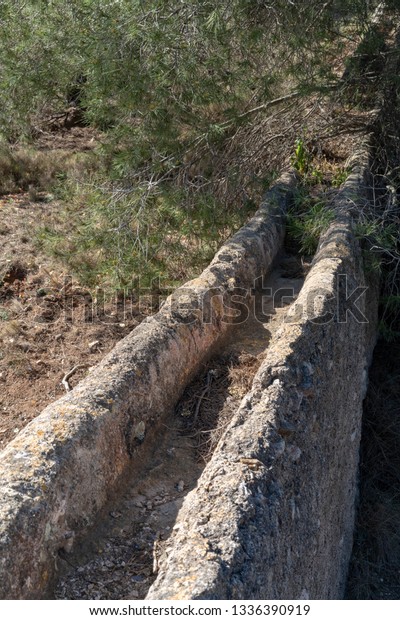 ancient-rural-aqueduct-water-channel-600