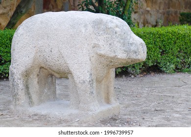 Verracos antiguos (monumentos megalíticos de granito de Vettones) situados en Ávila, España