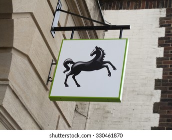 Andover, High Street, Hampshire, England - October 10, 2015: Lloyds Local Bank Branch, British Retail And Commercial Bank, Originally Founded In 1765