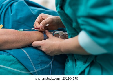 Anesthesiologist Nurse Open Intravenous Fluid