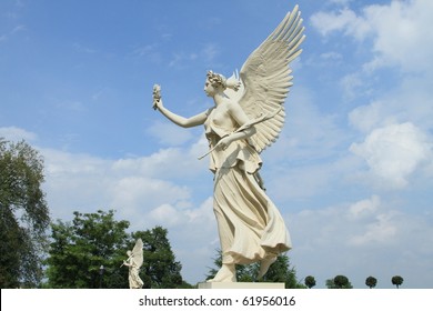 nike goddess statue