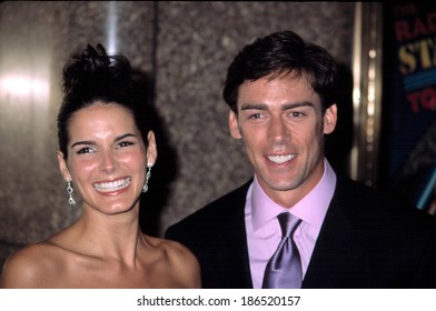 Angie Harmon And Jason Sehorn At VH1 VOGUE FASHION AWARDS, NY 10/15/2002