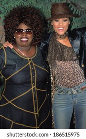 Angie Stone And Alicia Keys At The 2001 BILLBOARD AWARDS, Las Vegas, NV, 11/29/2001