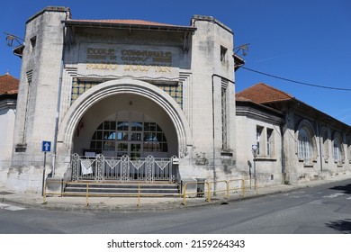 Angouleme, France - 05 08 2022 : Mario Roustan Primary School, Exterior View, City Of Angouleme, Department Of Charente, France