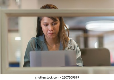 Angry Beautiful Business Operator Using Laptop. Office Customer Service Annoyed By Client Information But Have To Focus. A Rage Call Center Woman Stressed Working Hard Dealing With Customer Online.