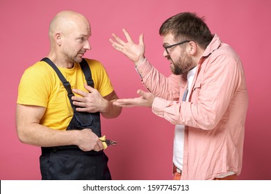 An angry client gesticulates with hands, swears and shouts at the worker, who innocently looks at him and makes excuses.