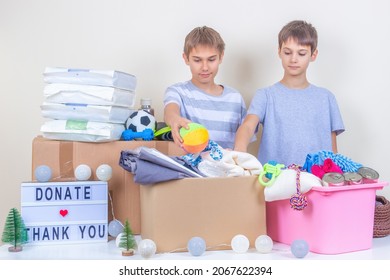 Animal Shelter Christmas Donations. Volunteer Teenagers Collecting Donations, Preparing Animal Donation Box For Animal Shelters At Christmas Charity