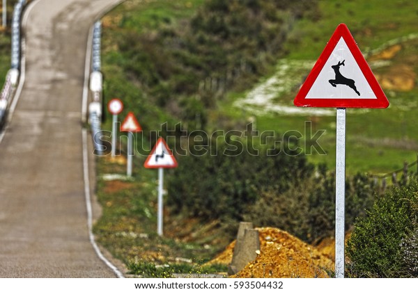 animal traffic, road\
sign