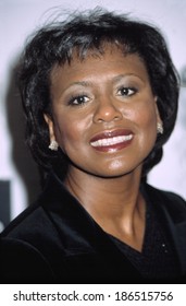 Anita Hill At GLAMOUR WOMEN OF THE YEAR, NY 10/28/2002