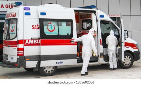 248 Ambulance Arriving Hospital Stock Photos, Images & Photography ...