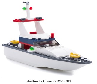 lego white boat