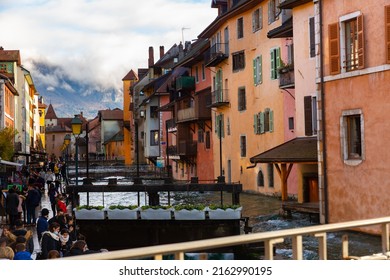 ANNECY, FRANCE - DECEMBER 30, 2021: Scenic view of Annecy old town with Thiou river flowing between colorful houses on sunny winter day