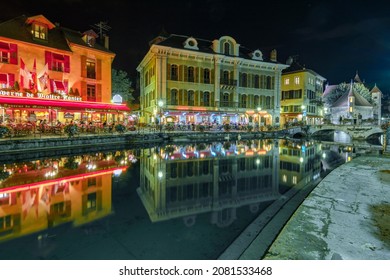 ANNECY, FRANCE - SEPTEMBER 14, 2014: Beautiful  canal of Annecy city at night, France.