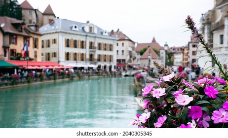 Annecy, France - September 9, 2021: the view of city canal with medieval buildings in Annecy Old Town, Restaurant near the River Thou in Old Town,The building looks great in middle of a large city.