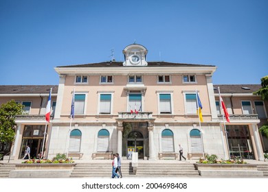 ANNEMASSE, FRANCE - JUNE 18, 2017: People Passing By The Mairie D Annemasse City Hall, A Major Landmark Of The City, In Haute Savoie, By The Swiss Border. A Center Of Local Politics. 

