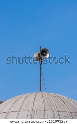Announcement loudspeaker on a lead plated dome