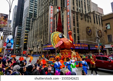 The Annual Macy's Thanksgiving Day Parade Along Avenue Of Americas With Many Balloons Floating In The Air. Manhattan, New York, USA - November 27, 2014.