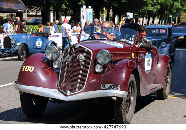 The annual rally\
of vintage cars, finish \