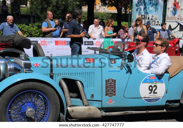 The annual rally
of vintage cars, finish 