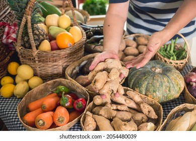 An anonymous man inquires about the price of a certain piece of ginger. Buying vegetables at a small market stall.