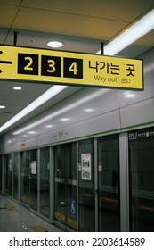 Ansan, Korea - September 18, 2022 : Subway Station Platform Screen Door