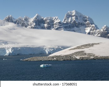 Antarctica Peaks Iceberg Neumaier Channel Stock Photo 17368051 ...