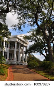 Antebellum Home In Natchez