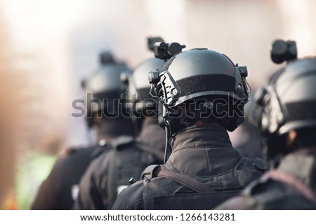 anti terrorism squad with military equipment with special tactical force counter terrorism assault technology Foto stock © 