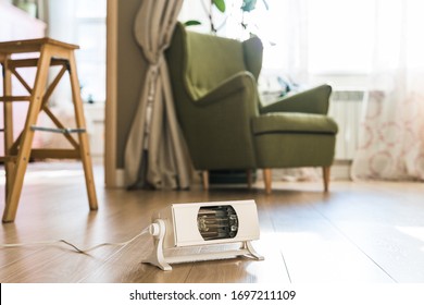 Antibacterial Ultraviolet Quartz Lamp On The Background Of The Living Room. Protecting And Cleaning Rooms From Bacteria And Viruses In The Context Of The Coronavirus Pandemic. Air Purification 