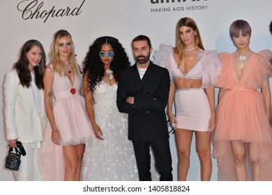 ANTIBES, FRANCE. May 23, 2019: Ann-Sofie Johansson, Chiara Ferragni, H.E.R., Giambattista Valli, Bianca Brandolini & Chris Lee At AmfAR's Gala Cannes Event
Picture: Paul Smith / Featureflash