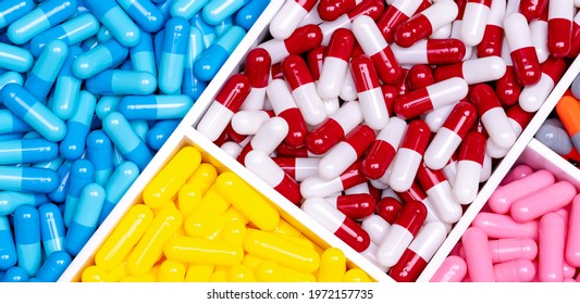Antibiotic Drugs. Top View Of Painkiller Capsule Pills And Supplements Capsule In Plastic Tray. Pharmaceutical Industry. Pharmacy Banner. Prescription Drugs. Antibiotic Drug Selection. Drug Of Choice.