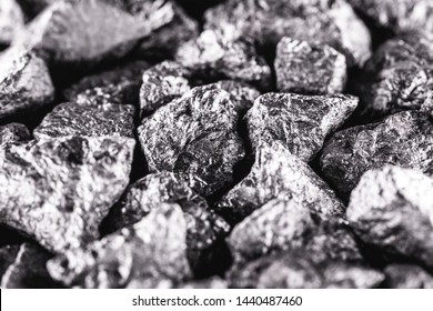 Antimony or antimony stone, also called tin, is a chemical element. At room temperature, antimony is in the solid state. Mineral extraction.