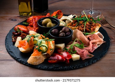 Antipasto Tray With Prosciutto, Salami, Cheese, Olives, Artichokes And Bruschetta. Antipasto Board