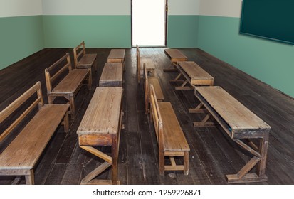 Imagenes Fotos De Stock Y Vectores Sobre Blackboard And Bench