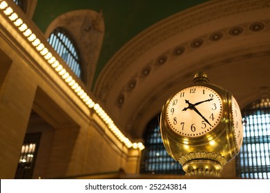 Antique clock in main concourse of Grand Central Terminal - Shutterstock ID 252243814