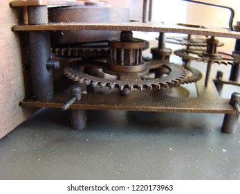 Antique looking clock mechanism with spring