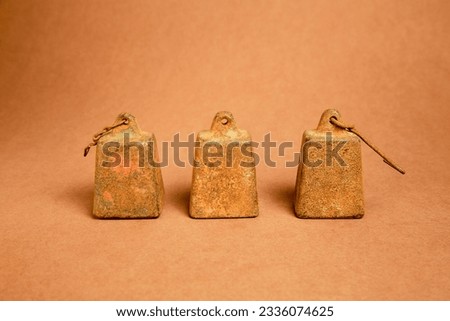 antique musty weights, 3 small weights