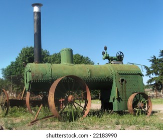 Antique steam tractor from 1906