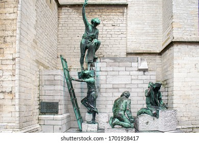 Antwerp, Belgium : August, 2019: Statues Of Construction Workers Outside Onze Lieve Vrouwekathedraal (Cathedral Of Our Lady), Antwerp, Belgium