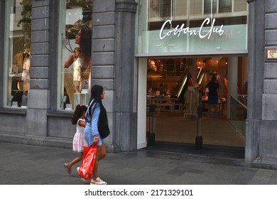 Antwerp City, Province Antwerp, Belgium - June 18, 2022: African Mother And Primary Age Daughter Entering The Fashion Store Cotton Club, Women's Fashion