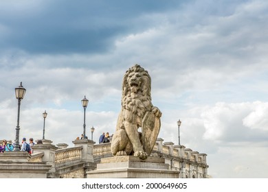 Antwerpen, Belgium, 9 september 2018. views of streets and buildings of antwerp at the sunny day. lion figure on the embankment