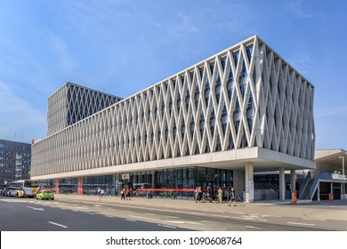 67,793 Modern University Building Images, Stock Photos & Vectors ...