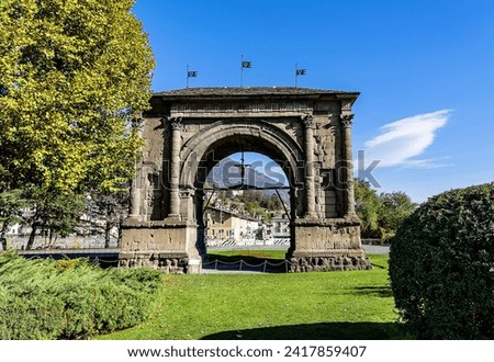 Aosta: an honorary arch dedicated to the Emperor Augustus to celebrate the power of Rome who founded the new colony in 25 BC. In the background the snow-covered Alps.