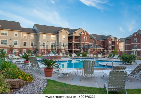 Apartment Complex Beautiful Swiming Pool Stock Photo 620896331 ...