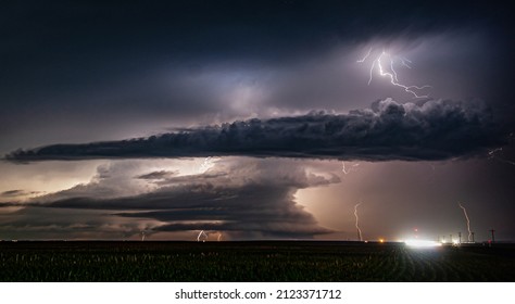 Apocalyptic and beautiful: Huge supercell over Kansas with frequent lightning
