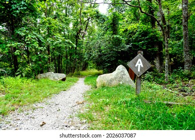 Appalachian Trail Sign Along The Blue Ridge Parkway In Virginia. The Great Valley Overlook, Milepost 99.6 Of The Parkway. The Appalachian Trail Is A Long Distance Trail Runs Along Blue Ridge Parkway.