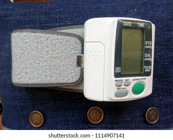 Apparatus For Measuring Blood Pressure